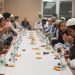 Bahaya Langsung Makan Berat Saat Berbuka Puasa dan Cara Aman Mengawali Berbuka