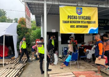 Polisi Siaga Pantau dan Amankan Lokasi Tanah Bergerak di Padasari Jatinegara