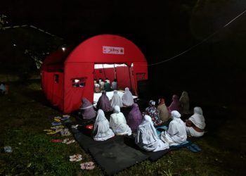 Ramadan di Tenda Pengungsian, Warga Terdampak Tanah Bergerak Padasari Tetap Teguh Menjalankan Tarawih