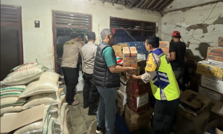 Polisi dan Relawan Terus Lakukan Monitoring serta Pengamanan di Lokasi Tanah Bergerak Kecamatan Lebaksiu