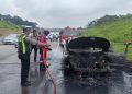 Mobil Hangus Terbakar di Tol Semarang–Solo Saat Arus Lebaran, Diduga Akibat Gangguan Kelistrikan Mesin
