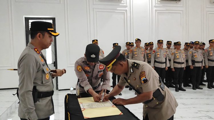 Penyerahan Jabatan Kapolsek Bojong Jelang Purna Tugas