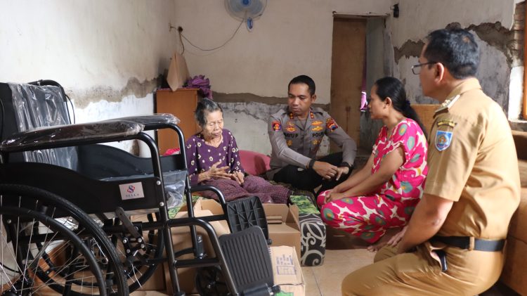 Bakti Sosial Polres Tegal untuk Warga Disabilitas di Lebaksiu