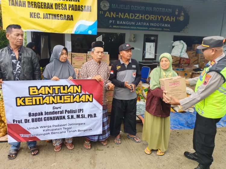Bantuan Kemanusiaan Disalurkan untuk Warga Terdampak Tanah Bergerak di Padasari