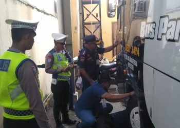 Polres Tegal Laksanakan Ramp Check Bus Pariwisata di Pool Dedy Jaya