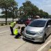 Polisi Bantu Pemudik Pegawai Kementerian ESDM yang Alami Kendala Kendaraan di Rest Area 275 A Tegal