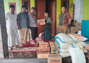 Polres Tegal Salurkan Bantuan Sembako kepada Pengungsi Tanah Bergerak Desa Padasari
