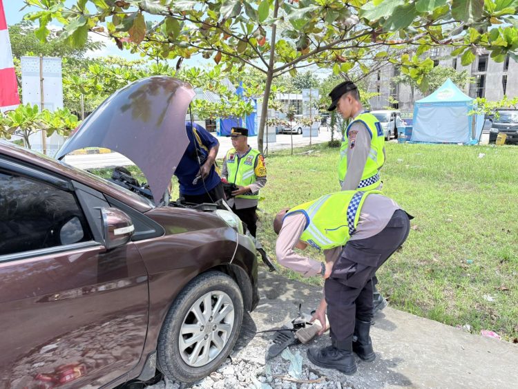 Polri Sigap Bantu Pemudik Alami Kendala Mesin di Rest Area 287 A Cacaban