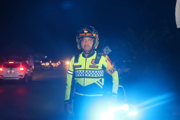 Kapolres Tegal Terjun Langsung Urai Kemacetan Hingga Brebes, Arus Mudik Lancar