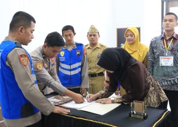 Penandatanganan Pakta Integritas Penerimaan Polri Bersama Peserta dan Orang Tua