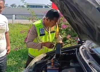 Pelayanan Humanis Polri, Pemudik Terbantu Saat Kendaraan Mengalami Kendala di Rest Area