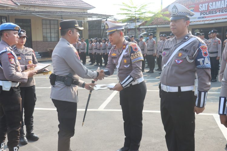 Sebanyak 15 Anggota Polres Tegal Terima Penghargaan atas Prestasi dan Dedikasi