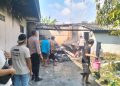 Polsek Dukuhturi Bersama Pamapta Sigap Tangani Kebakaran Gudang di Permukiman Warga