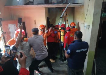 Pria Ditemukan Meninggal Dunia di Dalam Sumur, Polisi Bersama Warga Lakukan Evakuasi