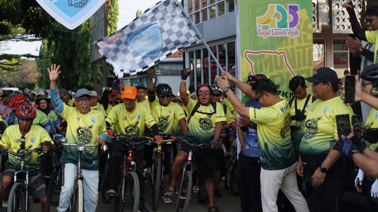 Ribuan Pesepeda Meriahkan Gowes Bareng Gawe Seneng Volume 2, Semarak Hari Jadi Kabupaten Tegal ke-425