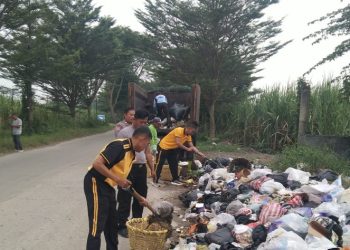 Polisi Bersama DLH dan Pemerintah Desa Gelar Gerakan Indonesia Asri di Pangkah
